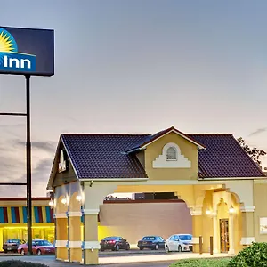 Days By Wyndham Airport Fair And Expo Center Hotel