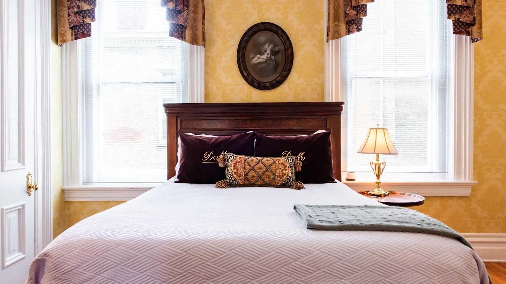 Dupont Mansion Bed & Breakfast Louisville