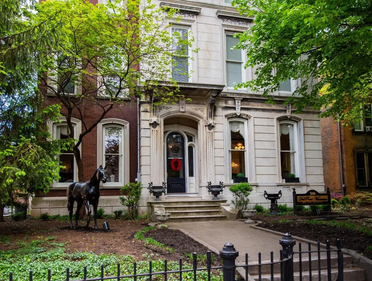 Dupont Mansion Bed & Breakfast contacts