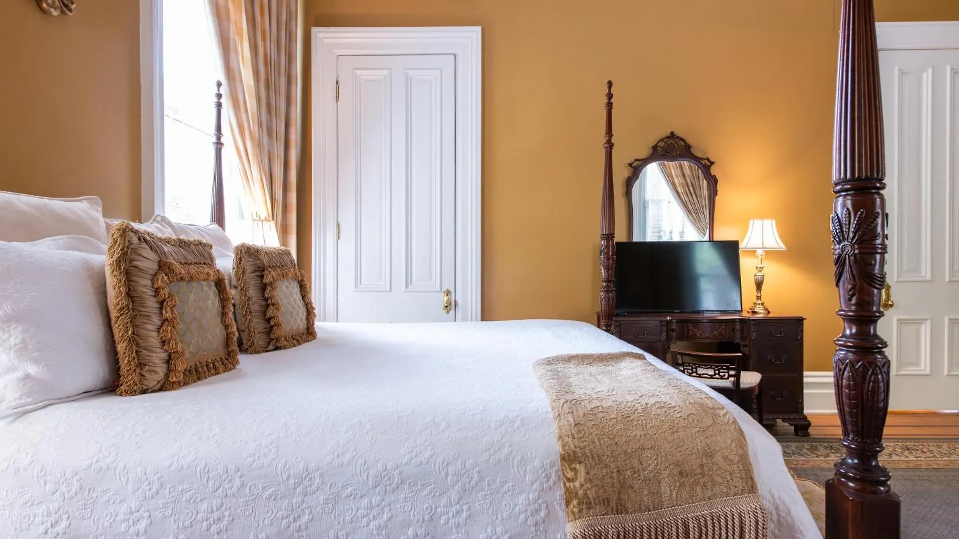 Dupont Mansion Bed & Breakfast Louisville
